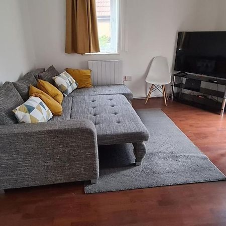 Private 2 Bed Flat Close To Excel & City Airport Londra Esterno foto