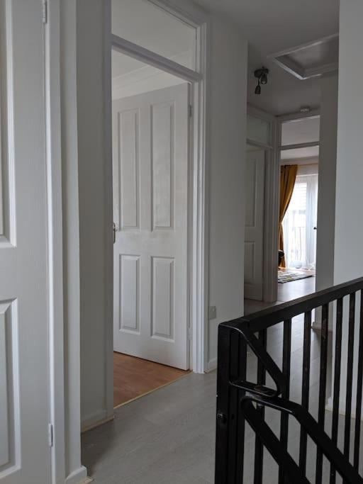 Private 2 Bed Flat Close To Excel & City Airport Londra Esterno foto