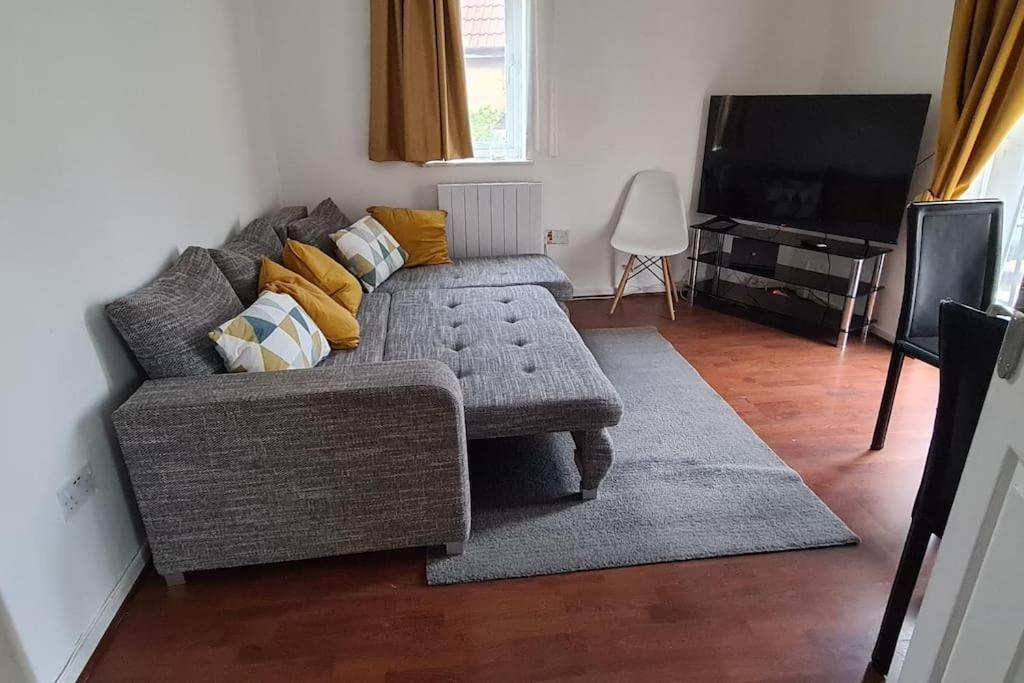 Private 2 Bed Flat Close To Excel & City Airport Londra Esterno foto