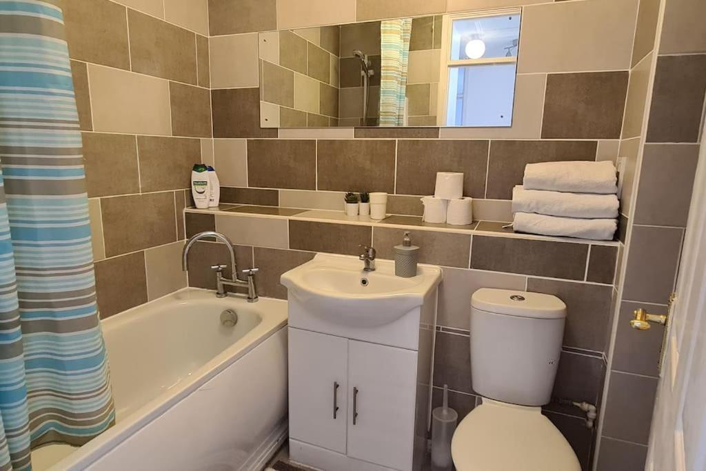 Private 2 Bed Flat Close To Excel & City Airport Londra Esterno foto